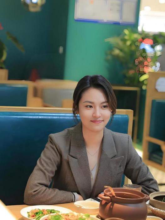 胡海莉(電視劇《凡人歌》中的女配角) 胡海莉(電視劇《凡人歌》中的女配角)