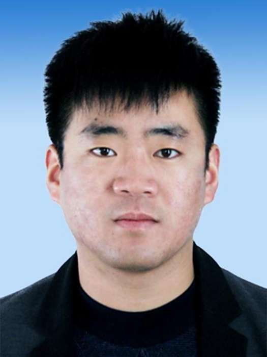 候深東 候深東