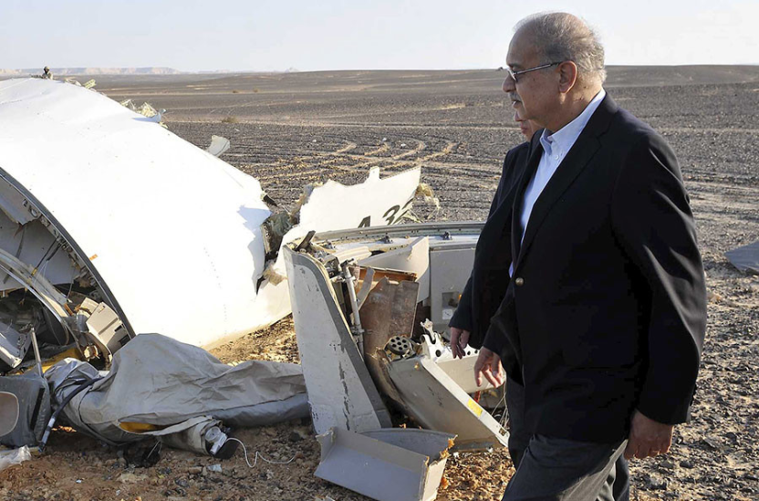 埃及總理謝里夫·伊斯梅爾來到墜機現場