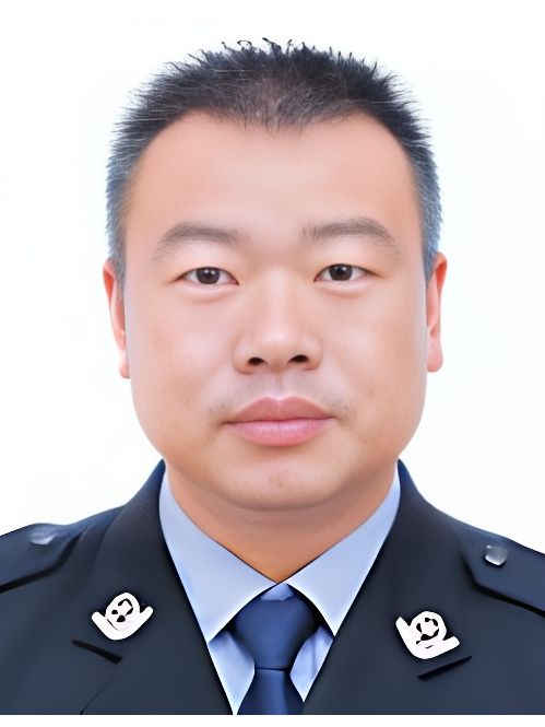 余俊(湖北省鄂州市梁子湖區人民政府副區長、區公安分局局長) 余俊(湖北省鄂州市梁子湖區人民政府副區長、區公安分局局長)