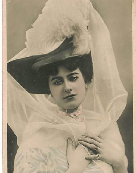 Marie-Louise Derval Marie-Louise Derval