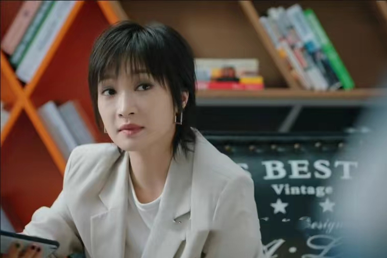 唐娜(電視劇《甜小姐與冷先生》中的女配角) 唐娜(電視劇《甜小姐與冷先生》中的女配角)