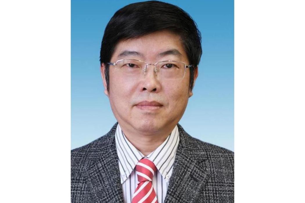 何仁毅 何仁毅