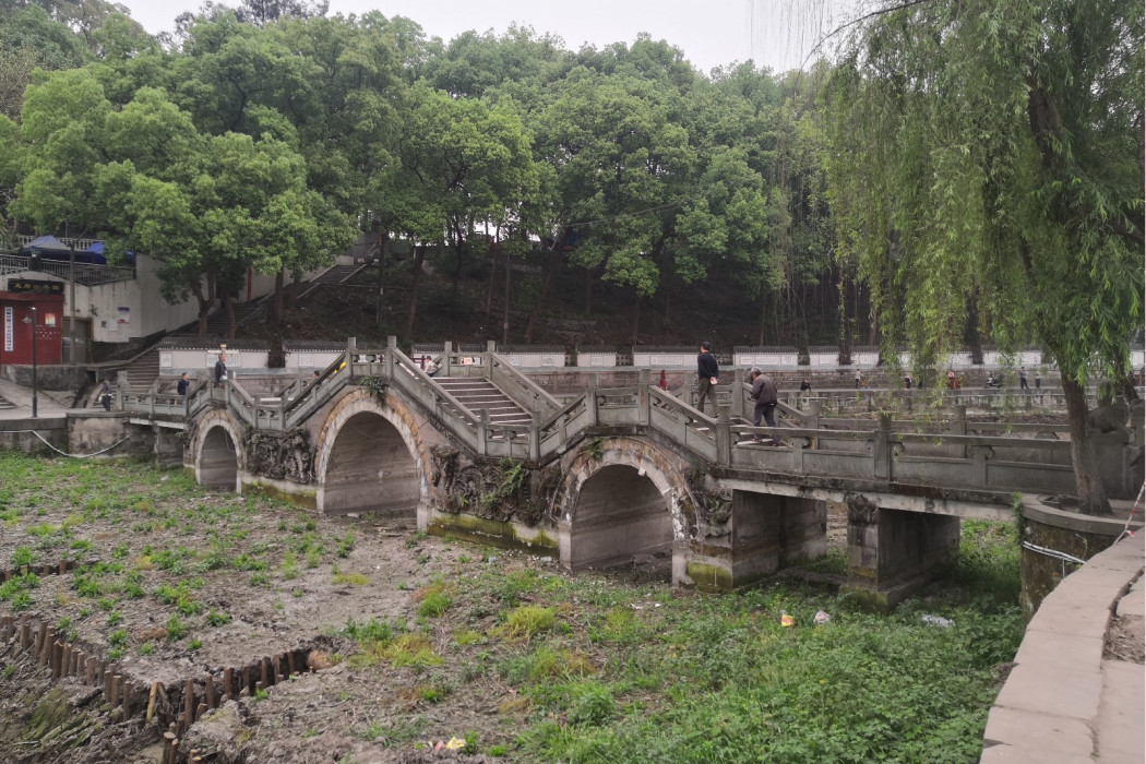 龍鳳橋(四川省富順縣富順西湖景區境內橋樑) 龍鳳橋(四川省富順縣富順西湖景區境內橋樑)