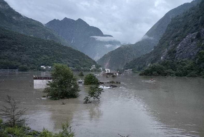 梅龍溝堰塞湖 梅龍溝堰塞湖