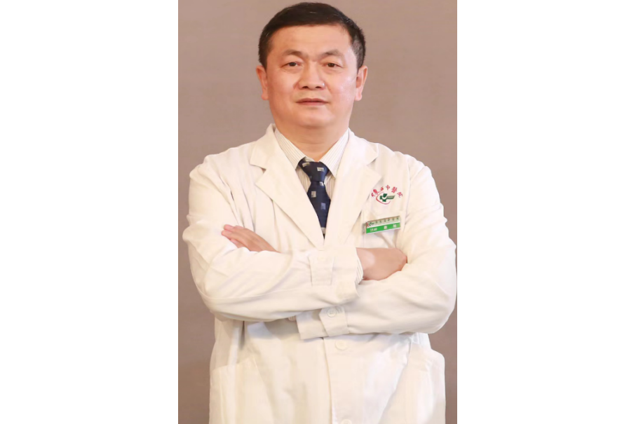 康旭(廣東省中醫院皮膚外科主任,主任醫師) 康旭(廣東省中醫院皮膚外科主任,主任醫師)