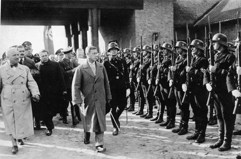溫莎公爵正在檢閱納粹黨衛軍，1937年