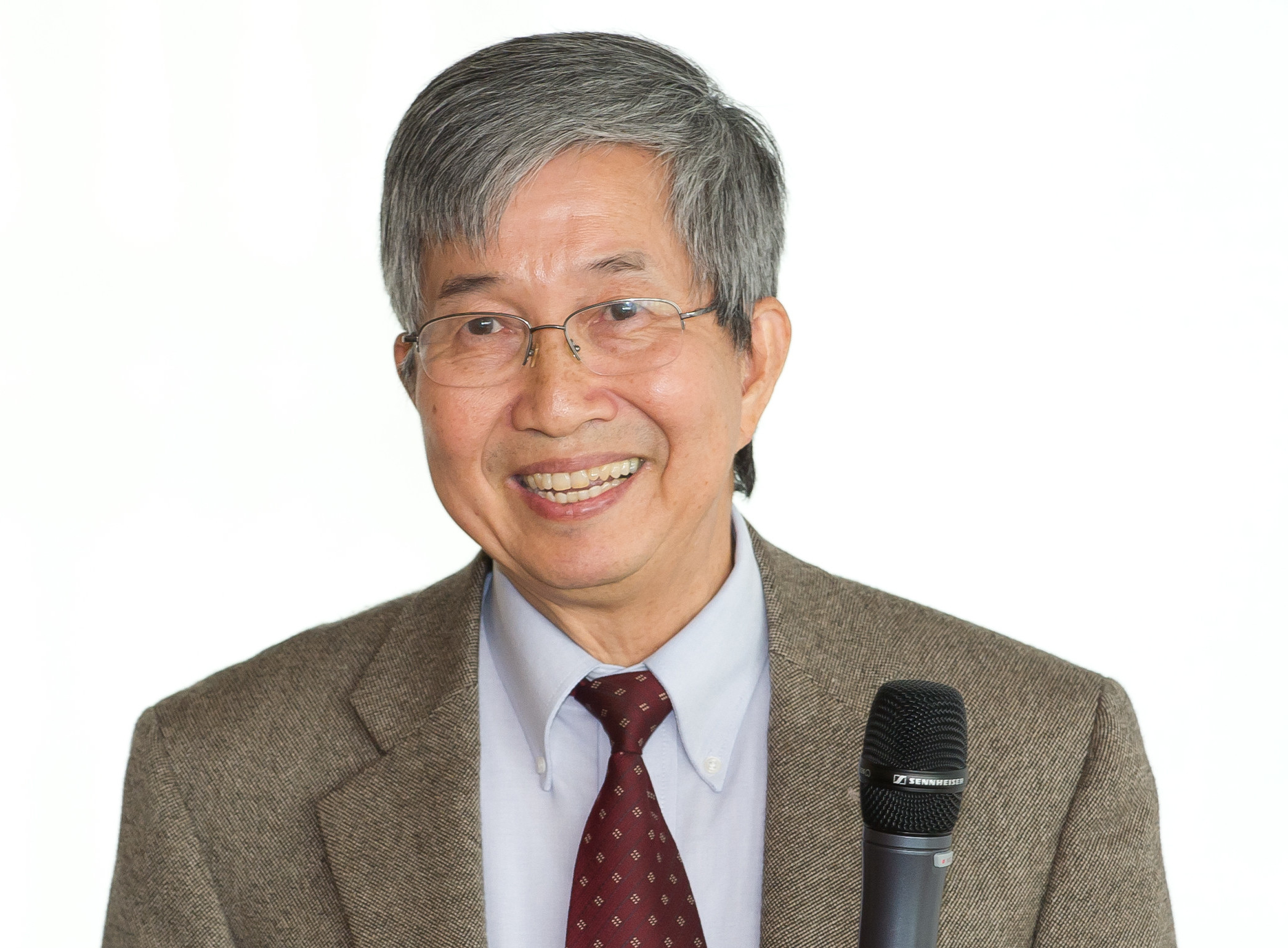 鄧青雲教授