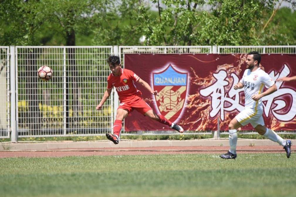賈宏宇(中國足球運動員) 賈宏宇(中國足球運動員)