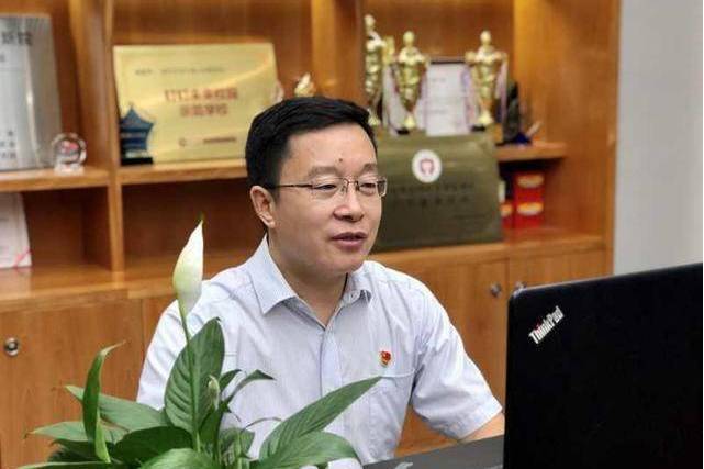 韓曉宏(南山區第二外國語學校(集團)常務副校長) 韓曉宏(南山區第二外國語學校(集團)常務副校長)
