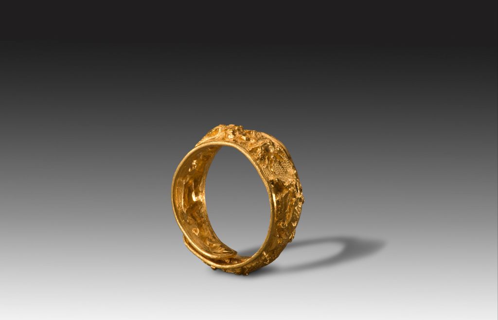 清金鏨雙龍戲珠戒指