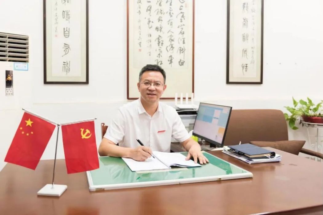 黃儉(南昌健康職業技術學院黨委書記、院長,南昌市衛生學校黨委書記、校長) 黃儉(南昌健康職業技術學院黨委書記、院長,南昌市衛生學校黨委書記、校長)