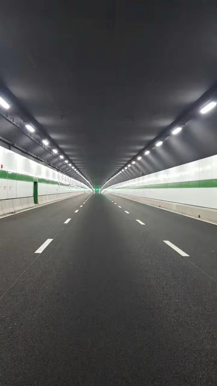 紅谷隧道道路為改性瀝青路面