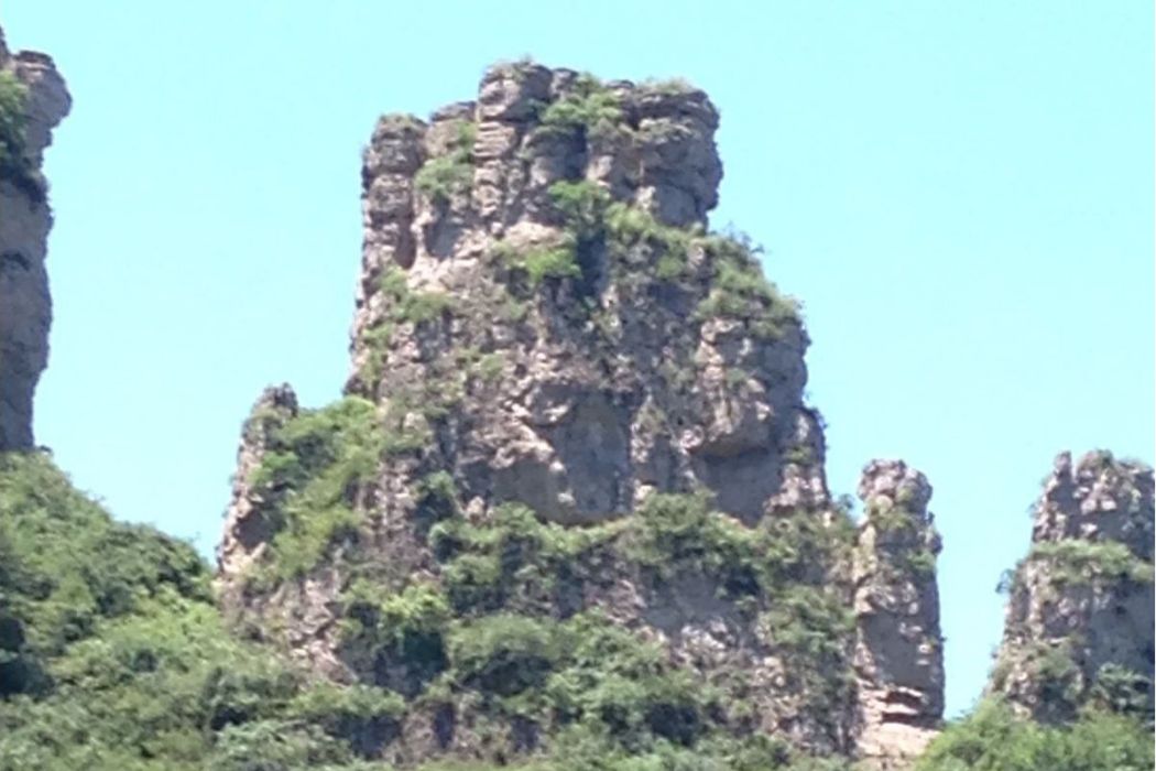 巴掌山(吉林省吉林市威虎嶺下的山脈) 巴掌山(吉林省吉林市威虎嶺下的山脈)