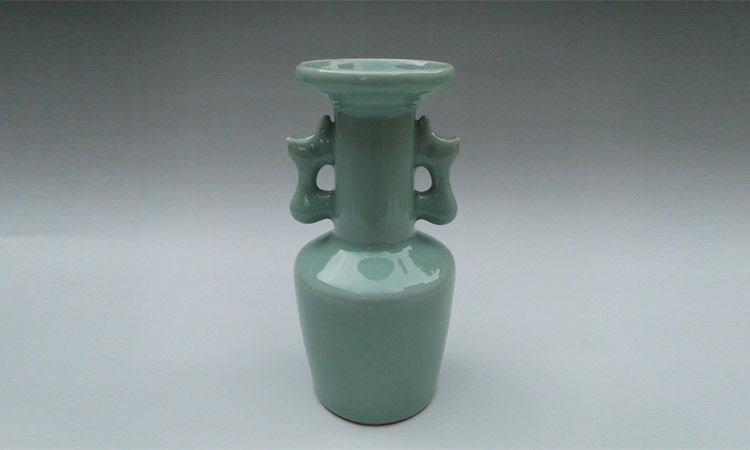 南宋龍泉窯青瓷鳳耳瓶(台北故宮博物院館藏)