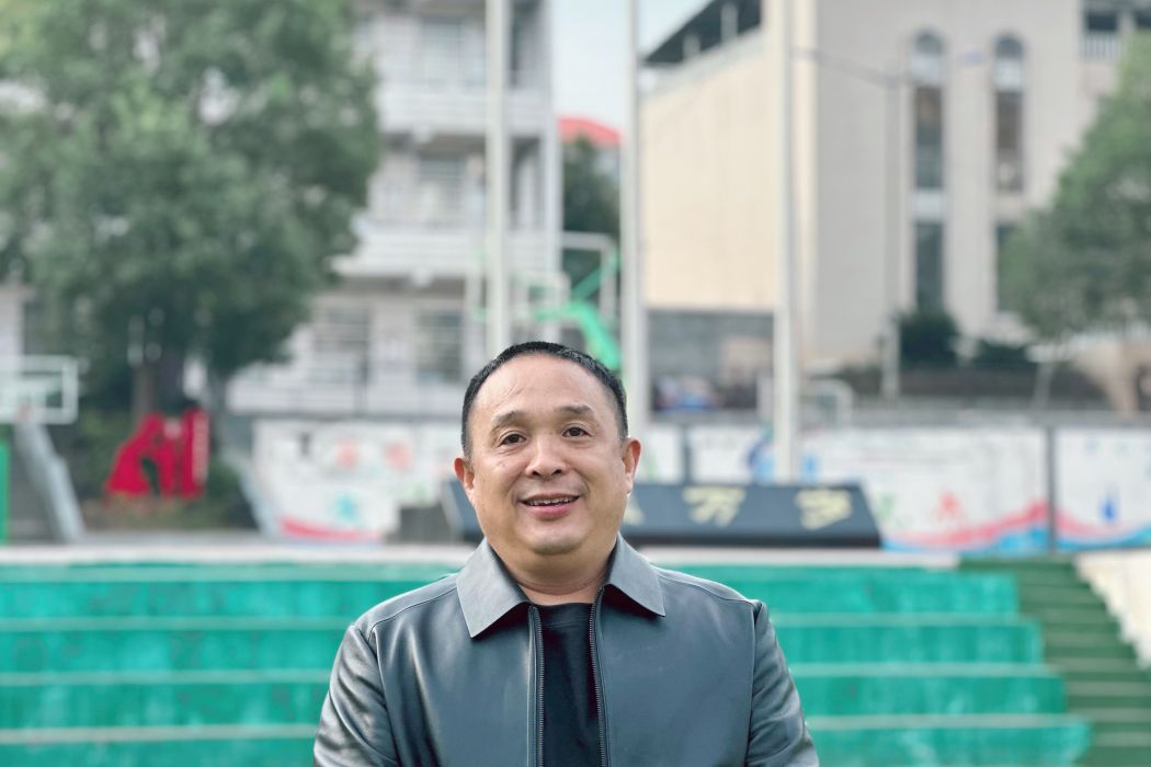 鄧彬(邵陽市邵陽縣長陽鋪鎮初級中學中國小正高級教師) 鄧彬(邵陽市邵陽縣長陽鋪鎮初級中學中國小正高級教師)