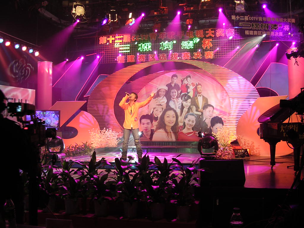 參加第十二屆CCTV青年歌手電視大獎賽