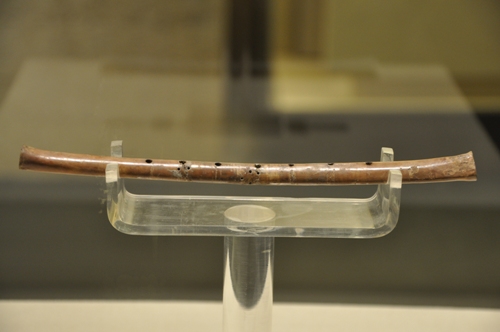 中國出土最早的樂器——賈湖骨笛