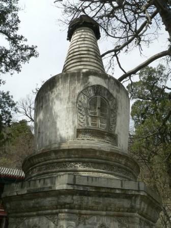 迦陵禪師的墓塔