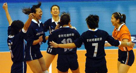 女排聯賽天津勝八一三連冠 奪冠喜不自勝