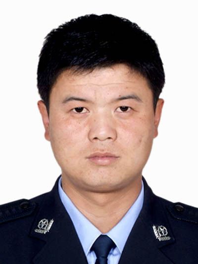 王開兵(四川省甘孜藏族自治州新龍縣公安局副局長、一級警長)