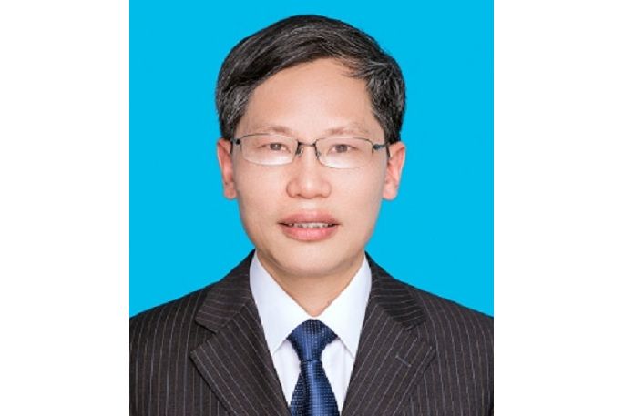 吳長平(副局長兼中學校長) 吳長平(副局長兼中學校長)