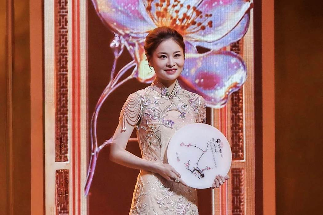 周帆(中國湘劇演員,國家一級演員) 周帆(中國湘劇演員,國家一級演員)