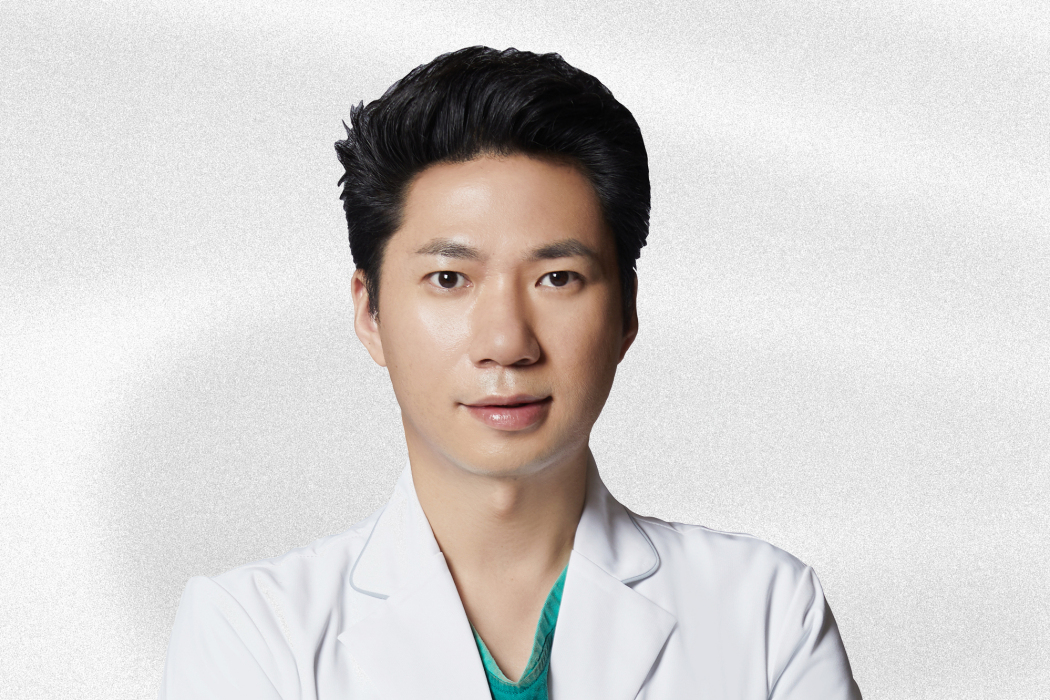 鄧華(成都高新米蘭柏羽醫學美容醫院醫生) 鄧華(成都高新米蘭柏羽醫學美容醫院醫生)