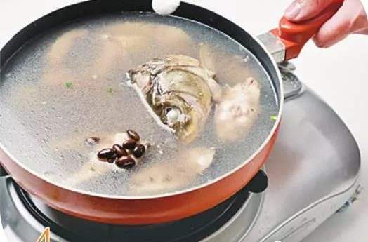 黑豆鯉魚湯 黑豆鯉魚湯