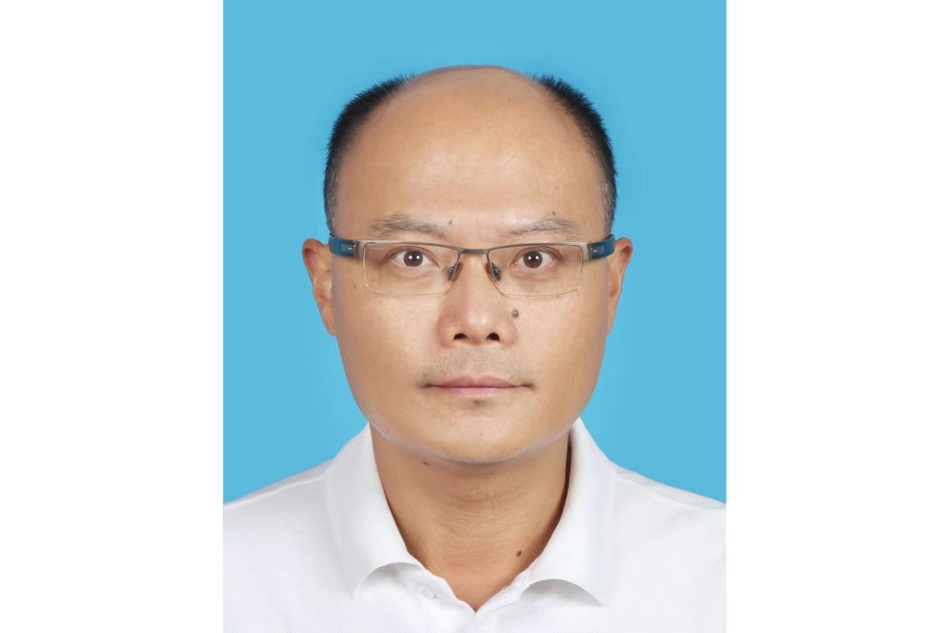 李雲峰(貴州省人民政府國有資產監督管理委員會黨委委員、貴州省紀委省監委派駐省國資委紀檢監察組組長) 李雲峰(貴州省人民政府國有資產監督管理委員會黨委委員、貴州省紀委省監委派駐省國資委紀檢監察組組長)
