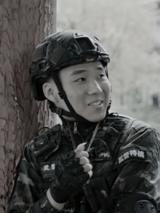 陳東(硬漢動作電影《喋血邊境》中由王一琨飾演的角色) 陳東(硬漢動作電影《喋血邊境》中由王一琨飾演的角色)