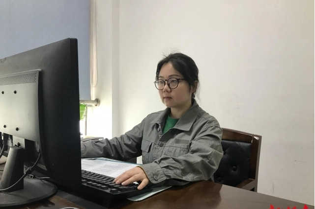 黃靜(湘西州愛心志願者、國網古丈縣供電公司職工) 黃靜(湘西州愛心志願者、國網古丈縣供電公司職工)