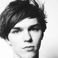 尼古拉斯·霍爾特(Nicholas Hoult) 尼古拉斯·霍爾特(Nicholas Hoult)