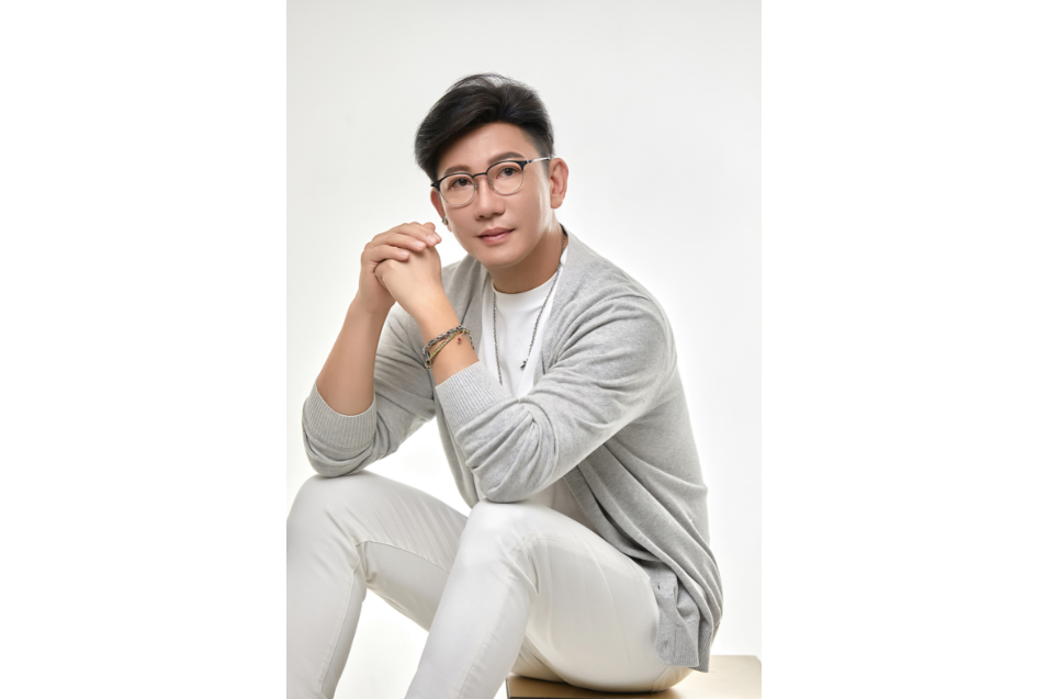 鐘易民(丹昵艾DONNIEYE眼鏡品牌聯合創始人) 鐘易民(丹昵艾DONNIEYE眼鏡品牌聯合創始人)