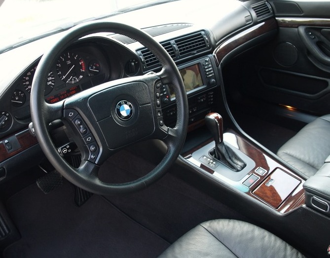 黑色版本BMW L7前排內飾