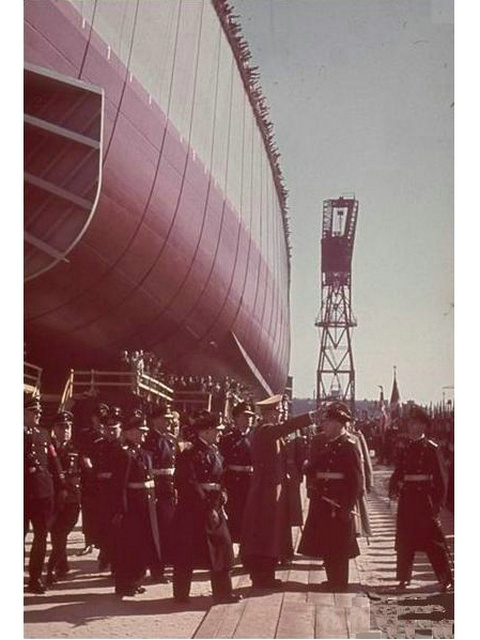 希特勒出席提爾皮茨號戰列艦下水儀式