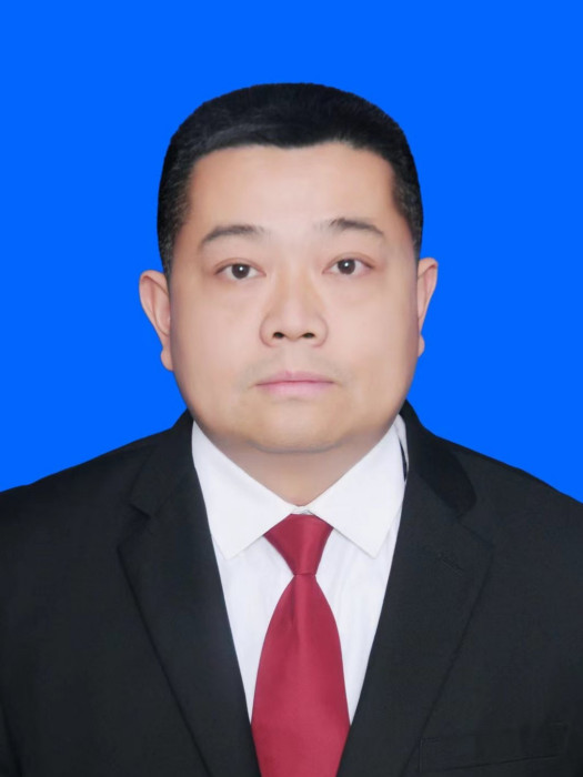 姜鑫(湖南省株洲市淥口區信訪局黨組書記、局長) 姜鑫(湖南省株洲市淥口區信訪局黨組書記、局長)