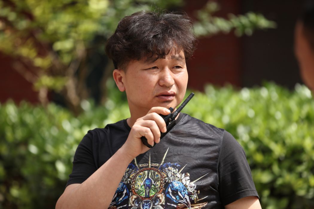 張建雄(中國內地導演、攝影指導,中國電視劇導演委員會會員) 張建雄(中國內地導演、攝影指導,中國電視劇導演委員會會員)