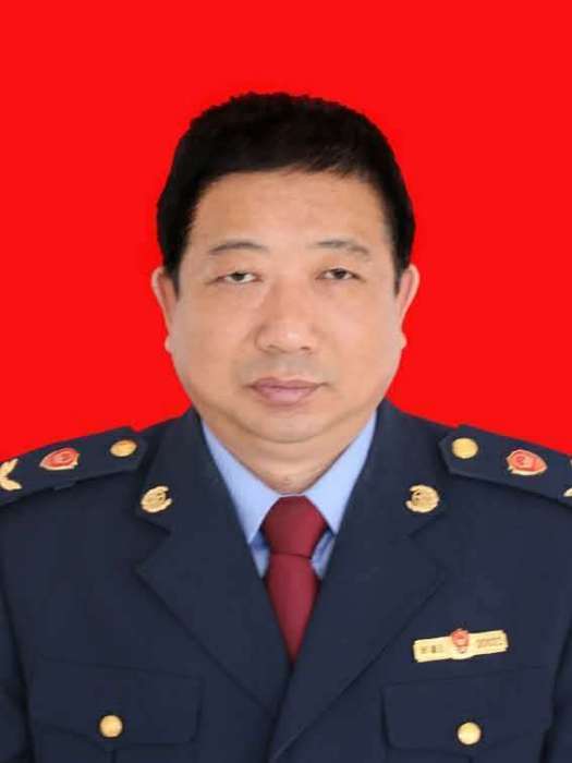 張浩龍(新疆維吾爾自治區昌吉回族自治州瑪納斯縣市場監督管理局黨組書記) 張浩龍(新疆維吾爾自治區昌吉回族自治州瑪納斯縣市場監督管理局黨組書記)
