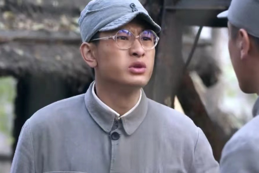 劉明偉(抗戰劇《戰神》中龍支隊參謀長,由劉晟豪飾演) 劉明偉(抗戰劇《戰神》中龍支隊參謀長,由劉晟豪飾演)