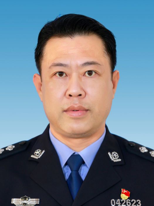 劉洪江(山東省煙臺市公安局黃渤海新區分局黨委委員、紀委書記、三級高級警長) 劉洪江(山東省煙臺市公安局黃渤海新區分局黨委委員、紀委書記、三級高級警長)