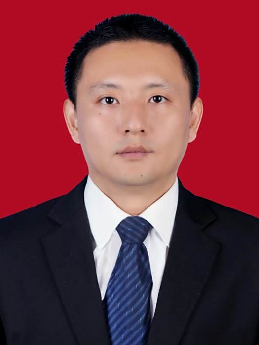 凌平(陝西省西安市雁塔區民政局黨組成員、副局長) 凌平(陝西省西安市雁塔區民政局黨組成員、副局長)