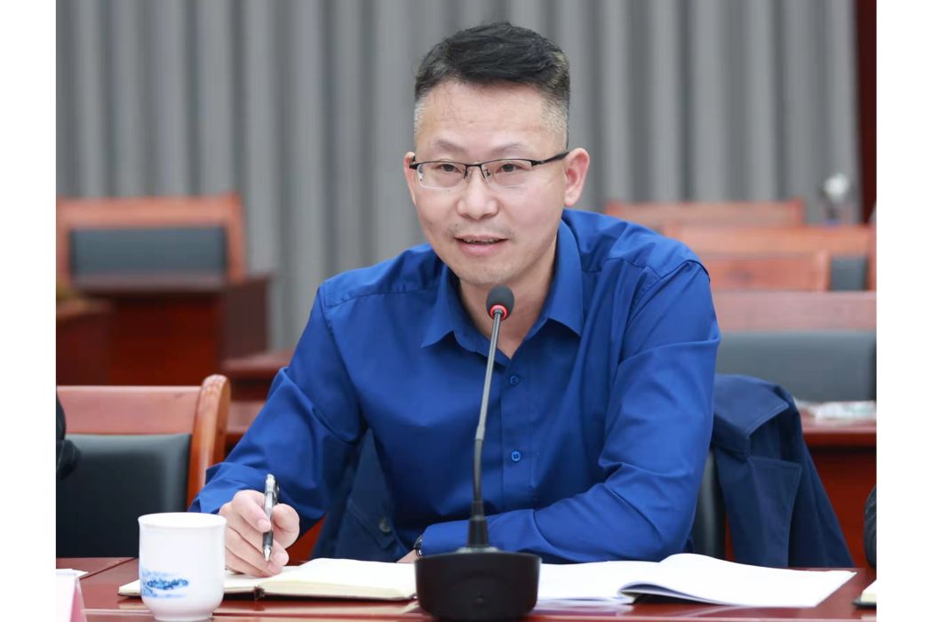 葉軍(中國民主建國會浙江省直屬綜合十一支部副主任委員) 葉軍(中國民主建國會浙江省直屬綜合十一支部副主任委員)