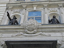 魁北克議會大廈上的蒙卡爾姆和沃爾夫塑像