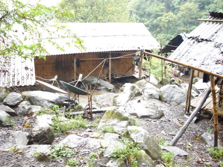 石梨底村 石梨底村
