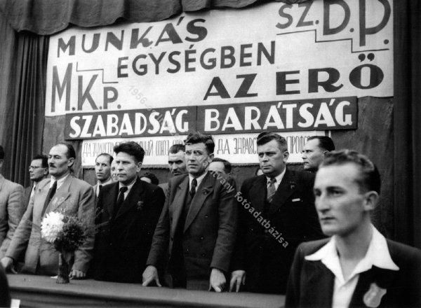 科薩·伊斯特萬在蘇維埃工會會議上