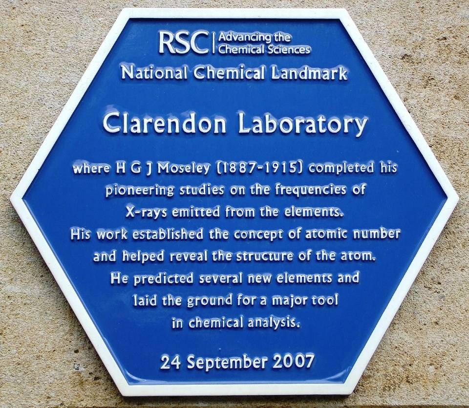 英國皇家化學學會在牛津大學裡為紀念莫塞萊而豎立的牌匾