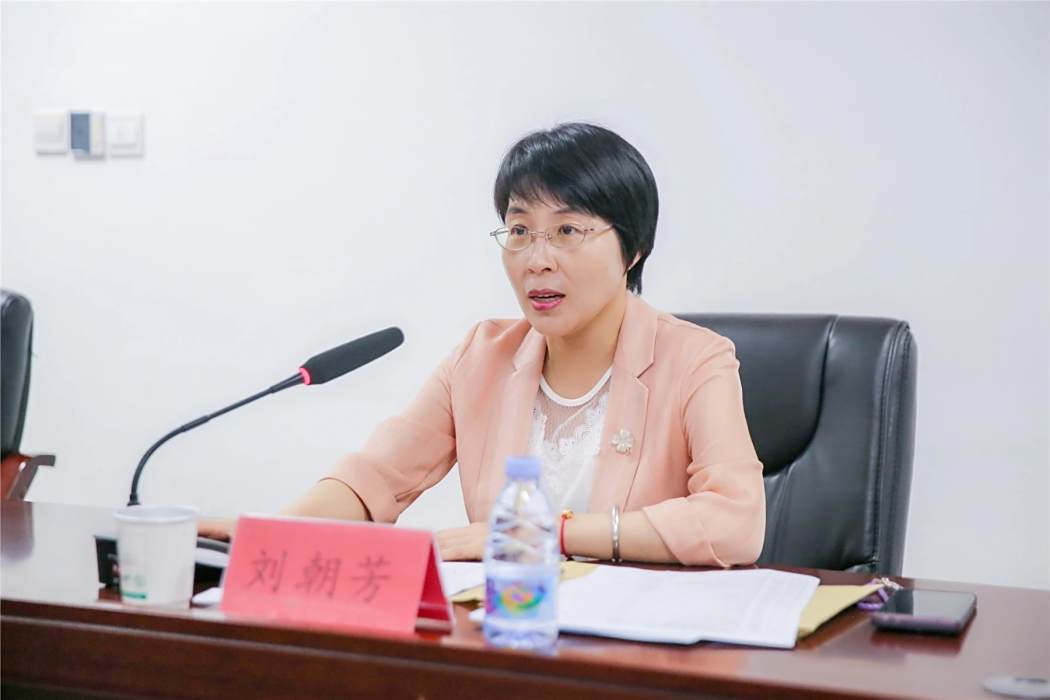 劉朝芳(福建省泉州市總工會黨組成員、副主席)