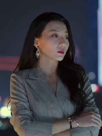 王薇(喜劇電影《金牌保鏢》中的演員) 王薇(喜劇電影《金牌保鏢》中的演員)