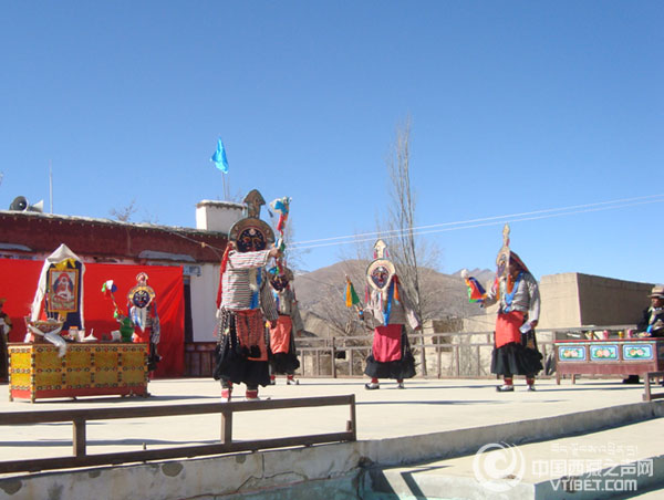 2015年2月葉巴村村民表演藏戲傳統劇目《諾桑王子》